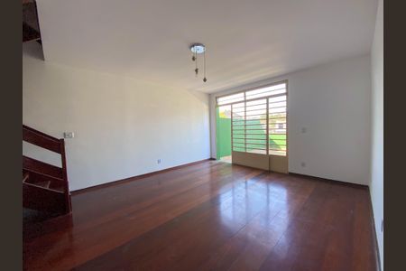 Sala de casa para alugar com 5 quartos, 160m² em Parque Ipe, São Paulo