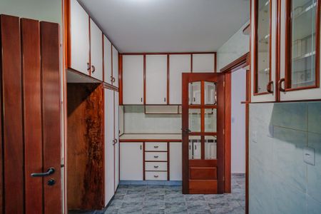 Casa para alugar com 160m², 4 quartos e 2 vagas Casa para alugar com 160m², 4 quartos e 2 vagasCozinha