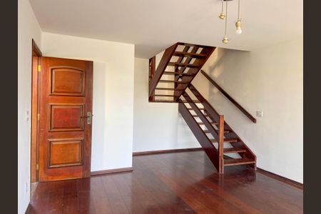 Casa para alugar com 160m², 5 quartos e 2 vagasSala