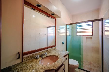Casa para alugar com 160m², 4 quartos e 2 vagas Casa para alugar com 160m², 4 quartos e 2 vagasBanheiro social