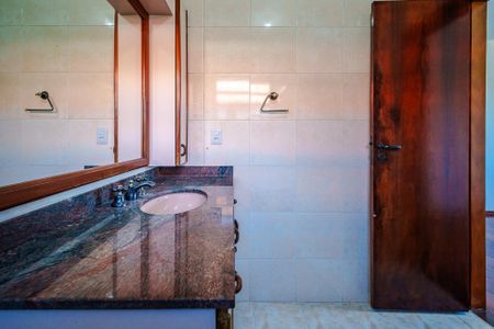 Casa para alugar com 160m², 4 quartos e 2 vagas Casa para alugar com 160m², 4 quartos e 2 vagasBanheiro Suíte