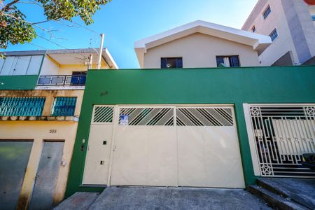 Casa para alugar com 160m², 4 quartos e 2 vagas Casa para alugar com 160m², 4 quartos e 2 vagasFachada
