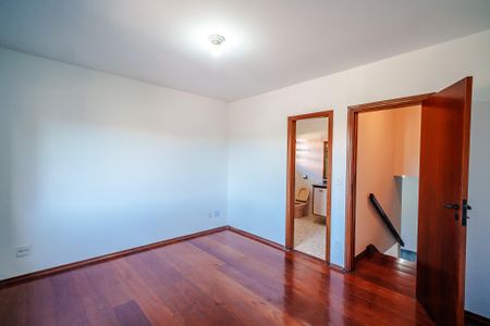 Casa para alugar com 160m², 4 quartos e 2 vagas Casa para alugar com 160m², 4 quartos e 2 vagasSuíte