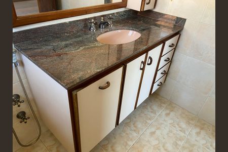 Casa para alugar com 160m², 5 quartos e 2 vagasQuarto - Banheiro