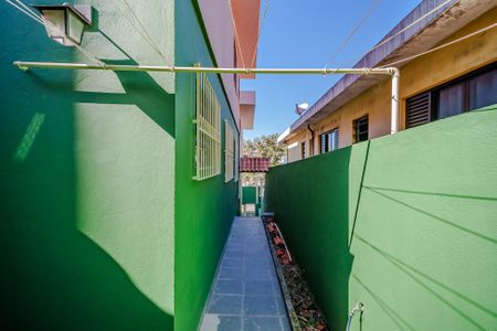 Casa para alugar com 160m², 4 quartos e 2 vagas Casa para alugar com 160m², 4 quartos e 2 vagasCorredor para garagem