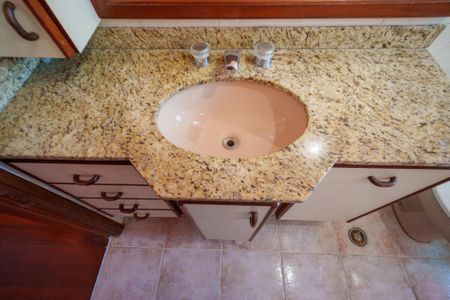 Casa para alugar com 160m², 4 quartos e 2 vagas Casa para alugar com 160m², 4 quartos e 2 vagasBanheiro social