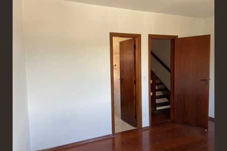 Casa para alugar com 160m², 5 quartos e 2 vagasQuarto