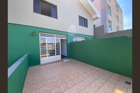 Sala - Sacada de casa para alugar com 5 quartos, 160m² em Parque Ipe, São Paulo