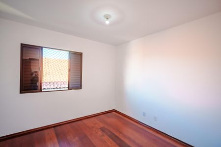 Casa para alugar com 160m², 4 quartos e 2 vagas Casa para alugar com 160m², 4 quartos e 2 vagasQuarto 2