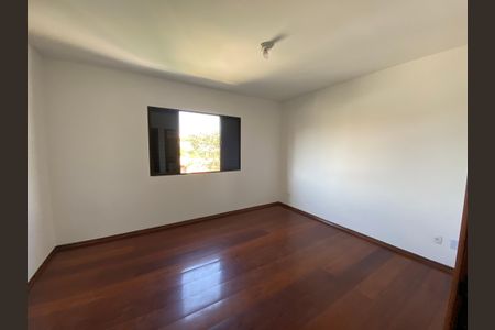 Casa para alugar com 160m², 5 quartos e 2 vagasQuarto