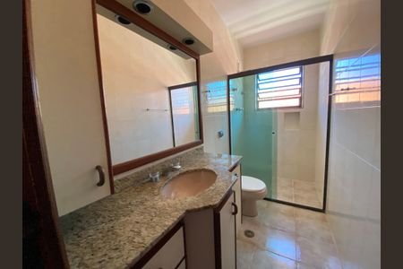 Casa para alugar com 160m², 5 quartos e 2 vagasBanheiro 