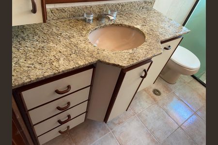 Casa para alugar com 160m², 5 quartos e 2 vagasBanheiro 