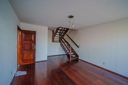 Casa para alugar com 160m², 4 quartos e 2 vagas Casa para alugar com 160m², 4 quartos e 2 vagasSala