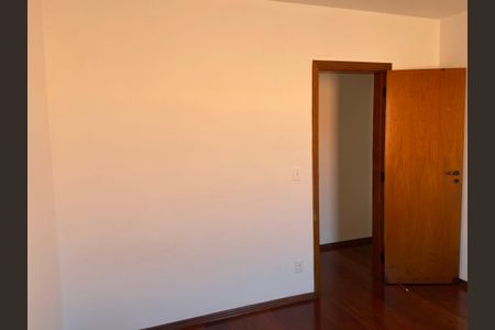 Casa para alugar com 160m², 5 quartos e 2 vagasQuarto