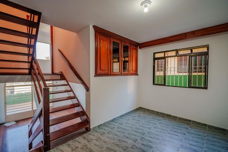 Casa para alugar com 160m², 4 quartos e 2 vagas Casa para alugar com 160m², 4 quartos e 2 vagasCopa