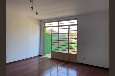 Casa para alugar com 160m², 5 quartos e 2 vagasSala