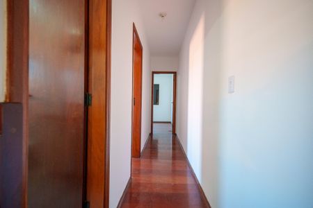 Casa para alugar com 160m², 4 quartos e 2 vagas Casa para alugar com 160m², 4 quartos e 2 vagasCorredor quartos