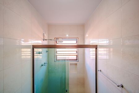 Casa para alugar com 160m², 4 quartos e 2 vagas Casa para alugar com 160m², 4 quartos e 2 vagasBanheiro social