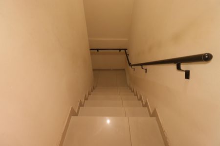 Casa à venda com 138m², 4 quartos e 2 vagasEscada interna da Casa 1