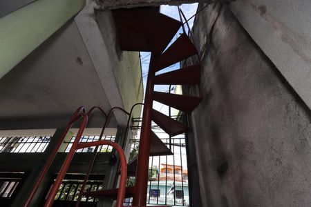 Casa à venda com 138m², 4 quartos e 2 vagasEscada externa da Casa 1