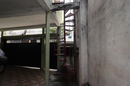 Casa à venda com 138m², 4 quartos e 2 vagasEscada externa da Casa 1