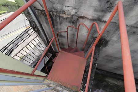 Casa à venda com 138m², 4 quartos e 2 vagasEscada externa da Casa 1