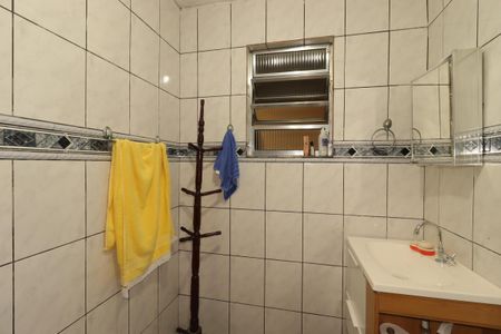 Casa à venda com 138m², 4 quartos e 2 vagasBanheiro 1 da Casa 1