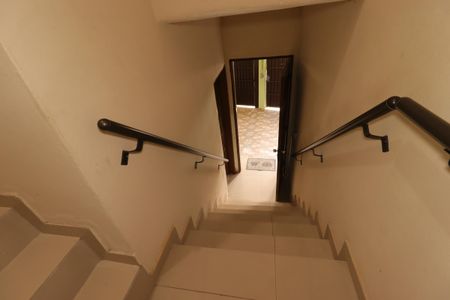 Casa à venda com 138m², 4 quartos e 2 vagasEscada interna da Casa 1