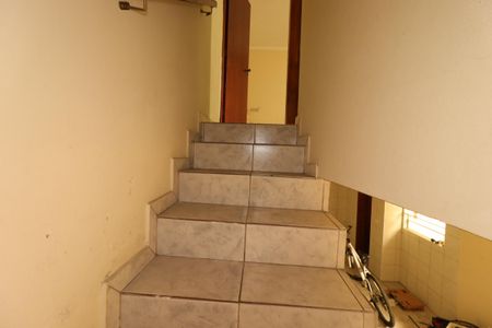 Casa à venda com 138m², 4 quartos e 2 vagasEscada interna da Casa 2