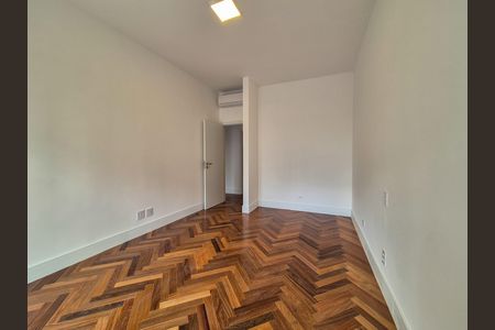 Apartamento à venda com 202m², 3 quartos e 1 vaga