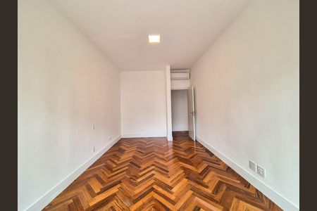 Apartamento à venda com 202m², 3 quartos e 1 vaga