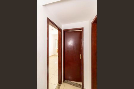 Corredor de apartamento para alugar com 2 quartos, 48m² em Irajá, Rio de Janeiro