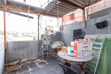 Casa à venda com 140m², 2 quartos e 1 vagaÁrea de Serviço/Quintal