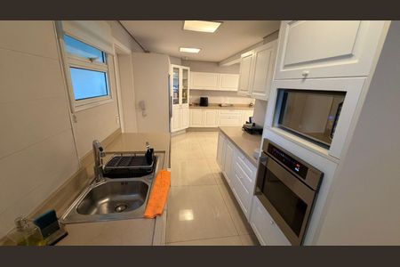 Apartamento à venda com 247m², 3 quartos e 3 vagasCozinha