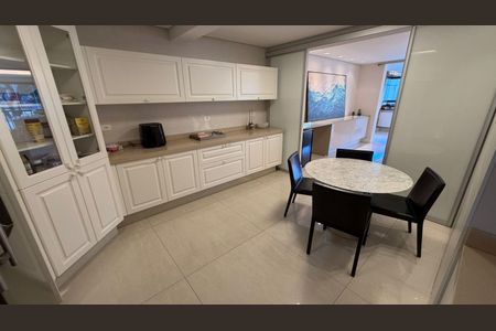 Apartamento à venda com 247m², 3 quartos e 3 vagasCozinha