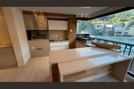 Apartamento à venda com 247m², 3 quartos e 3 vagasVaranda