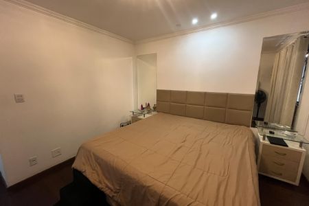 Apartamento à venda com 169m², 4 quartos e 2 vagasQuarto 2