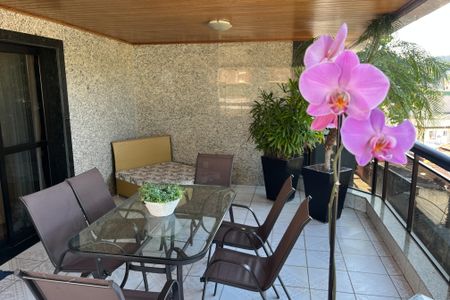 Apartamento à venda com 169m², 4 quartos e 2 vagasVaranda