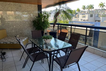 Apartamento à venda com 169m², 4 quartos e 2 vagasVaranda