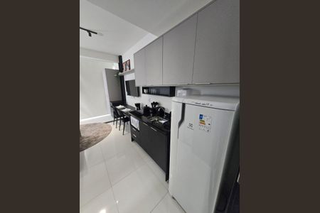 Cozinha de apartamento para alugar com 1 quarto, 23m² em Vila Azevedo, São Paulo