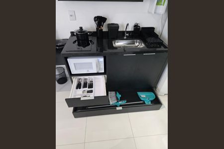 Cozinha de apartamento para alugar com 1 quarto, 23m² em Vila Azevedo, São Paulo