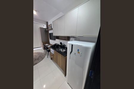 Cozinha de apartamento para alugar com 1 quarto, 23m² em Vila Azevedo, São Paulo