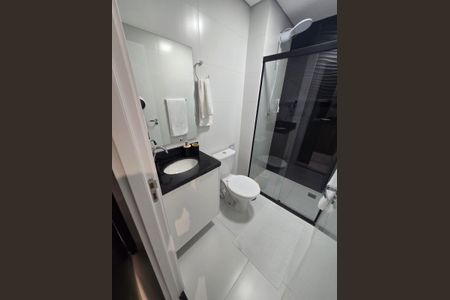 Banheiro de apartamento para alugar com 1 quarto, 23m² em Vila Azevedo, São Paulo