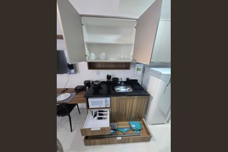 Cozinha de apartamento para alugar com 1 quarto, 23m² em Vila Azevedo, São Paulo