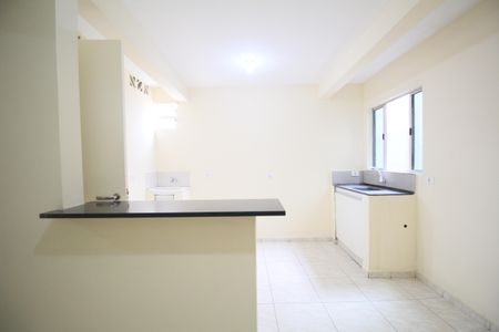 Sala/Cozinha de casa para alugar com 2 quartos, 45m² em Parque Reboucas, São Paulo
