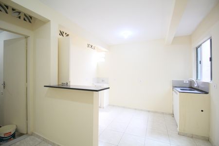 Sala/Cozinha de casa para alugar com 2 quartos, 45m² em Parque Reboucas, São Paulo