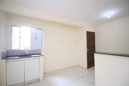 Sala/Cozinha de casa para alugar com 2 quartos, 45m² em Parque Reboucas, São Paulo