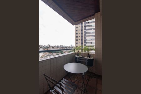 Apartamento à venda com 72m², 3 quartos e 2 vagasVaranda