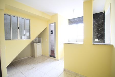 Sala/Cozinha de casa para alugar com 2 quartos, 45m² em Parque Reboucas, São Paulo