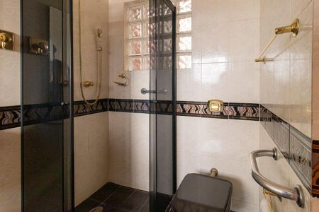 Casa para alugar com 218m², 5 quartos e 2 vagas Casa para alugar com 218m², 5 quartos e 2 vagasBanheiro da Suíte 2